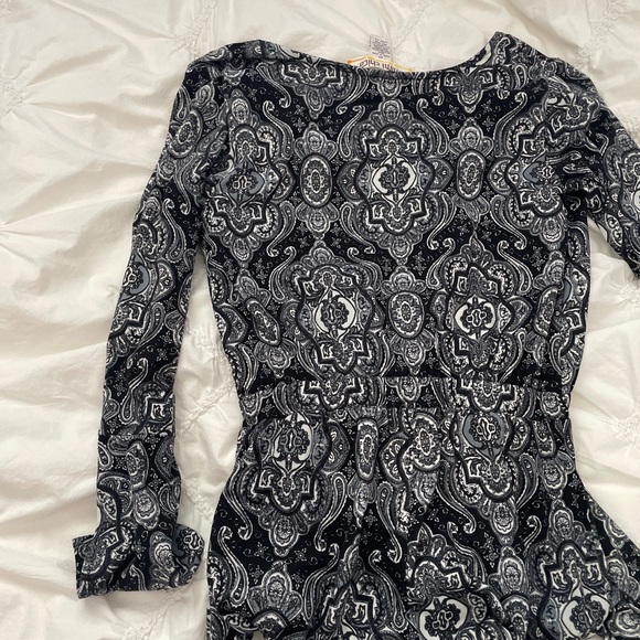 Printed Long Sleeve Romper - Picture 5 of 7